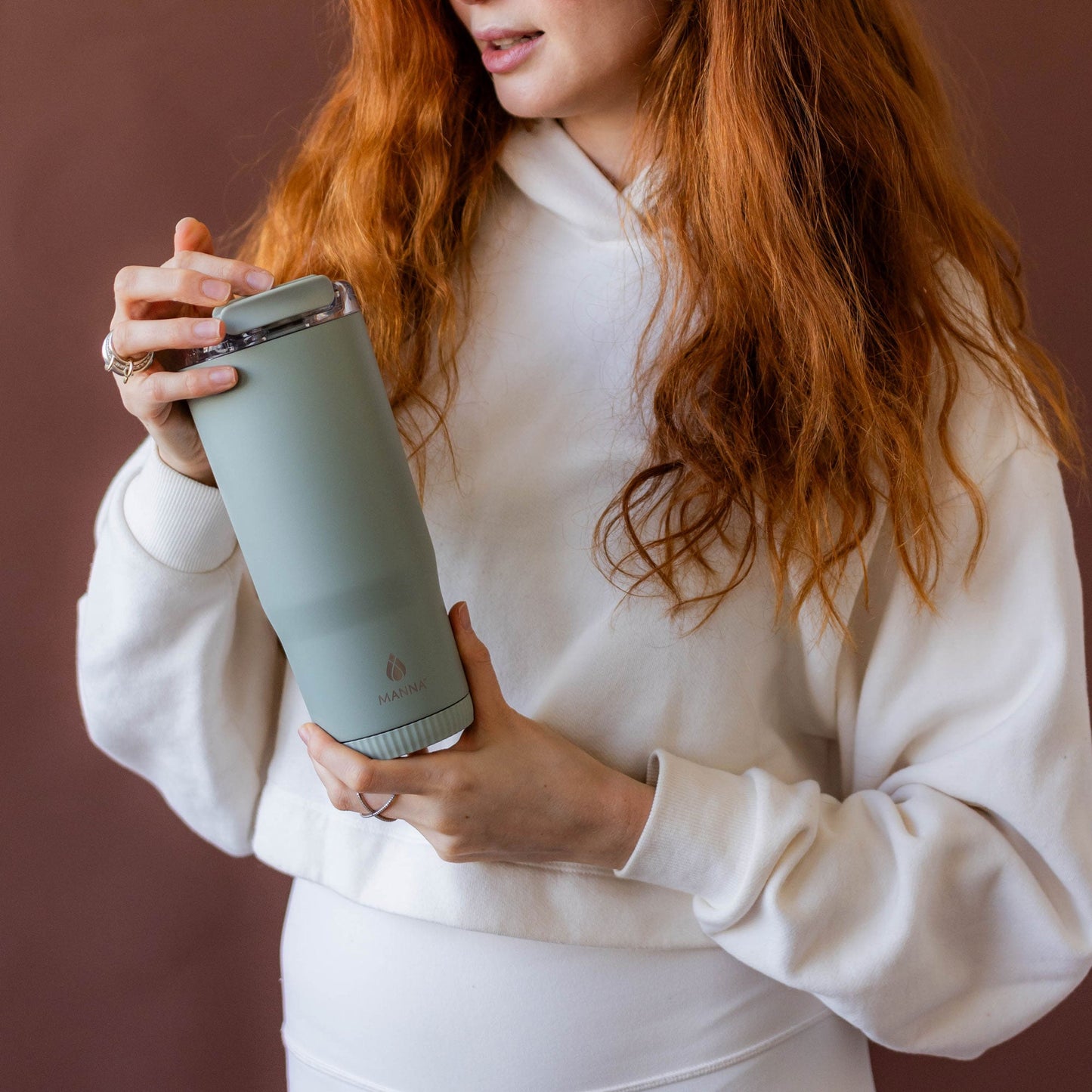 30-oz-groove-tumbler-e6 4Manna_Website_Lifestyles-17.jpg